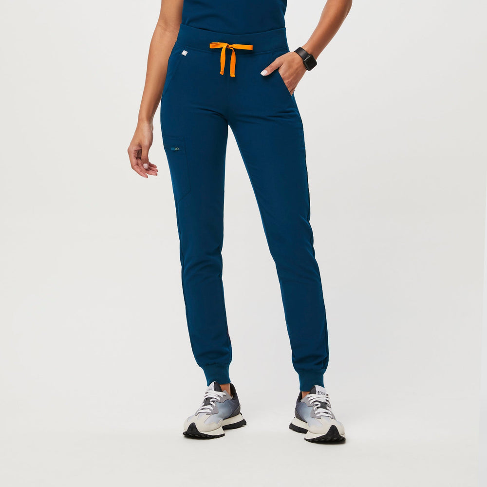 women's Deep Reef Zamora - Petite Jogger Scrub Pant™