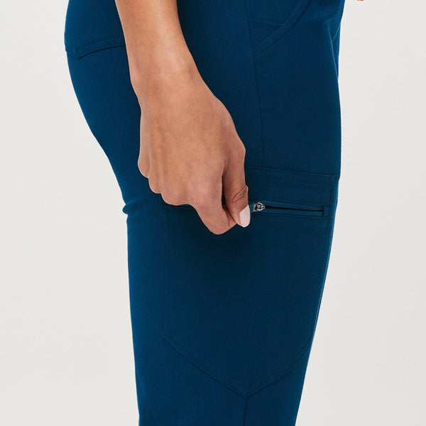 women's Deep Reef Zamora - Petite Jogger Scrub Pant™