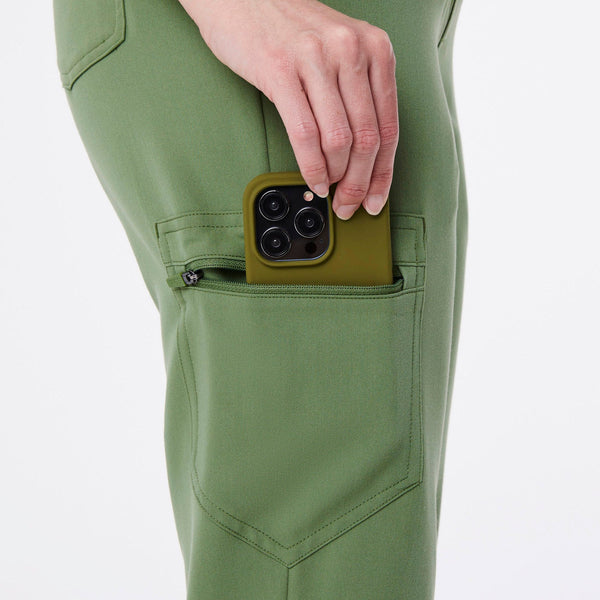 women's Fern Zamora - Petite Jogger Scrub Pant™