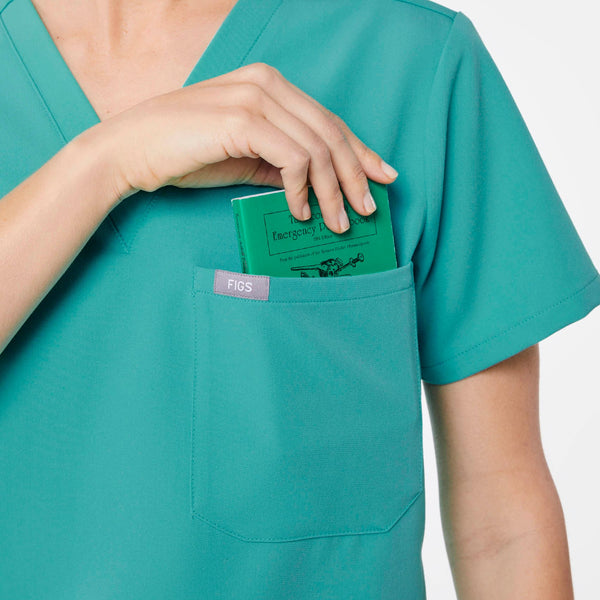 women's Oasis Catarina Petite  -  Scrub Top™