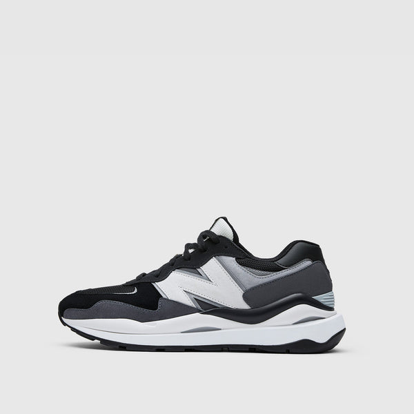 Black FIGS | New Balance 5740