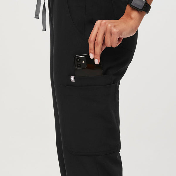 women's Black Uman Relaxed - Petite Jogger Scrub Pant