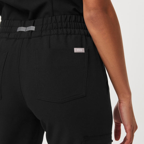 women's Black Uman Relaxed - Petite Jogger Scrub Pant