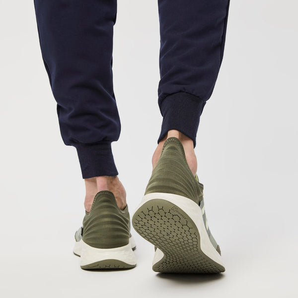 unisex Moss FIGS | New Balance Roav